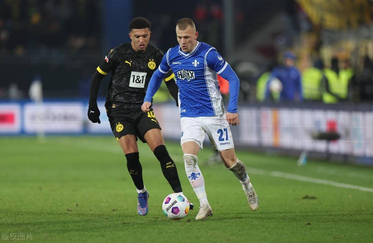 MK体育平台-包含今夜突围战来临，多特蒙德围绕社区盾遗憾出局，话题不断，年轻球员得到机会的词条